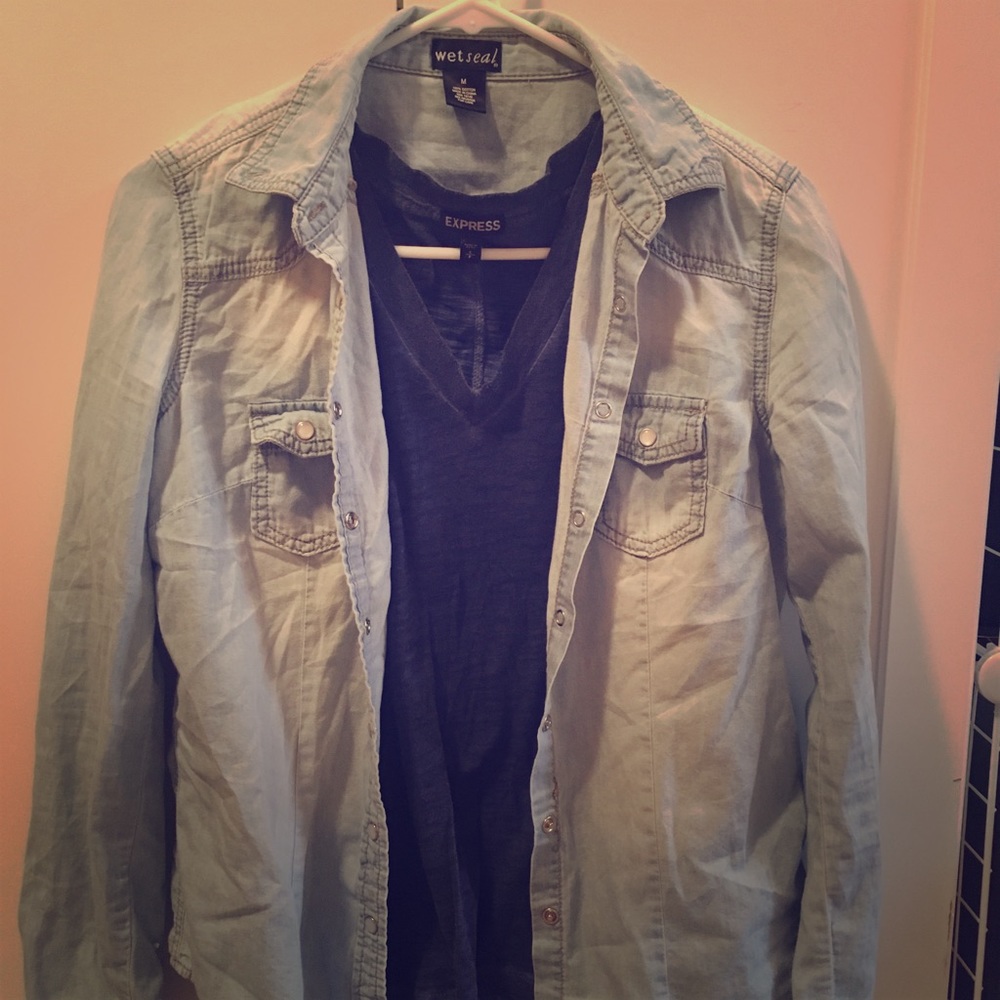 Wet Seal Jean Snap Up & Express T-shirt